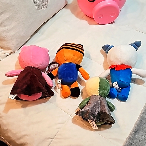 Piggy collectable Plush set - Picture 6 of 12